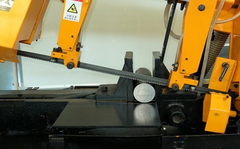 平塘数控带锯床自动送料精度会出现偏差吗？